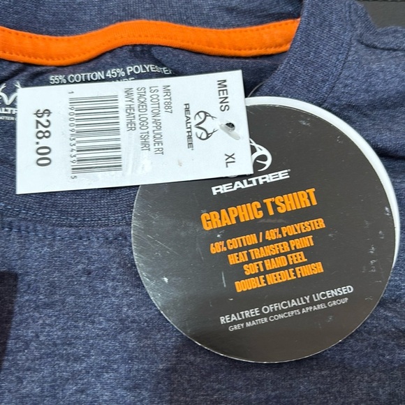 Realtree Stacked Logo graphic camo crewneck, soft, double needle finish - Picture 5 of 7